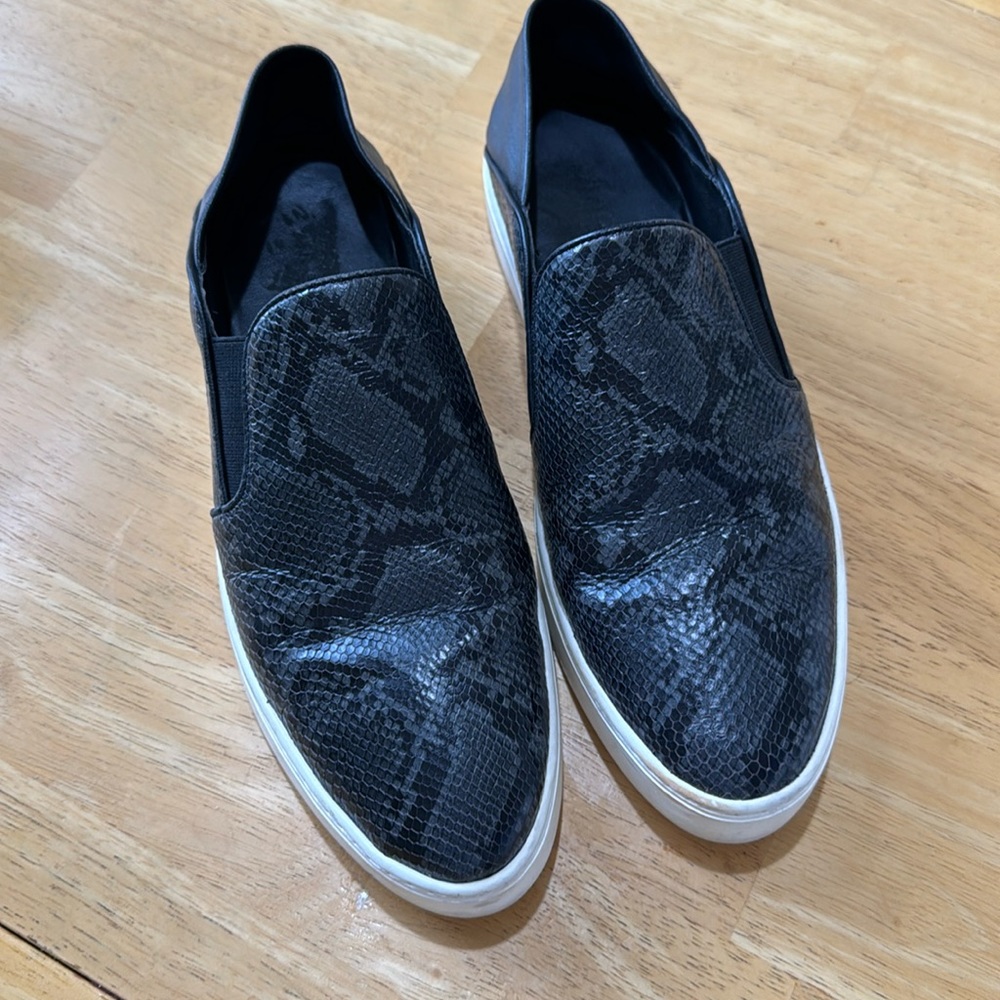 Vince 8.5 snake skin pattern slip on leather sneakers